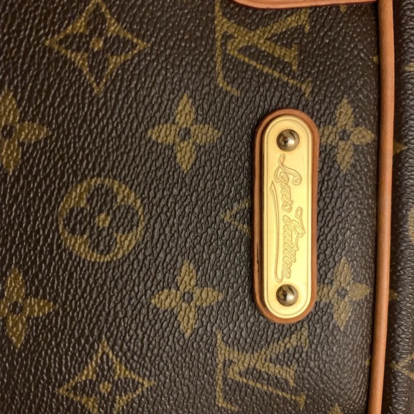 Additional pics of Louis Vuitton Montorguiel PM - Picture 1 of 6